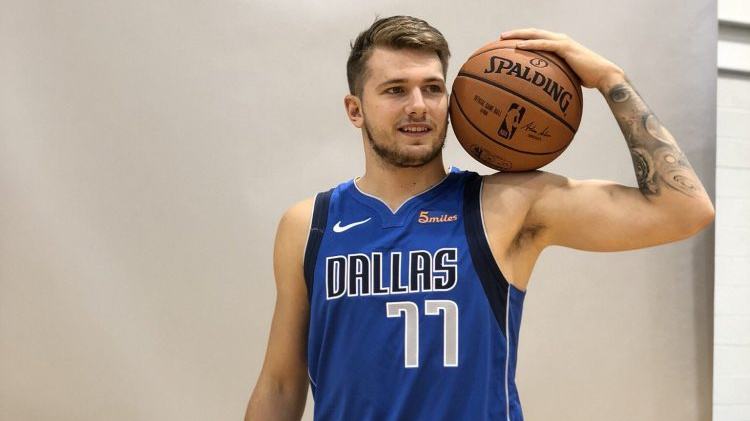 世界足坛中 世界足坛中