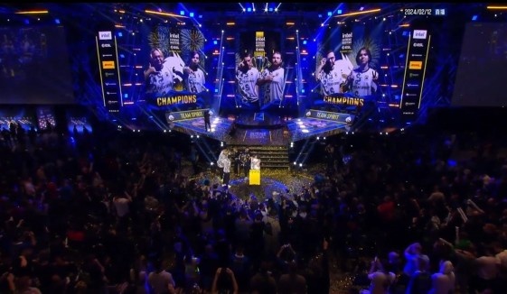 击中退休 击中退休